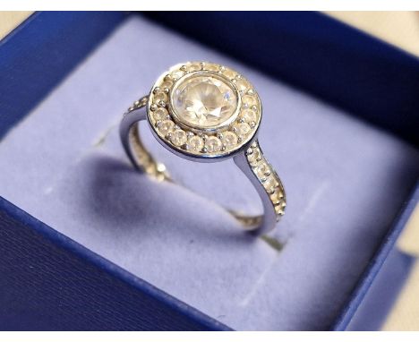 9ct White Gold Modern Engagement Ring - size M+0.5, 2.95g