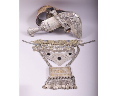 A MIXED LOT OF ISLAMIC METAL ITEMS; A GOOD ISLAMIC JAMBIYA DAGGER with sheath and strap, together with three pieces of islami