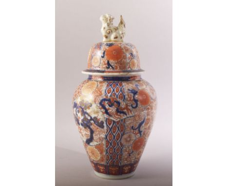 A GOOD JAPANESE IMARI PORCELAIN JAR AND COVER, profusely decorated in the imari palette with gilt highlights, the cover with 