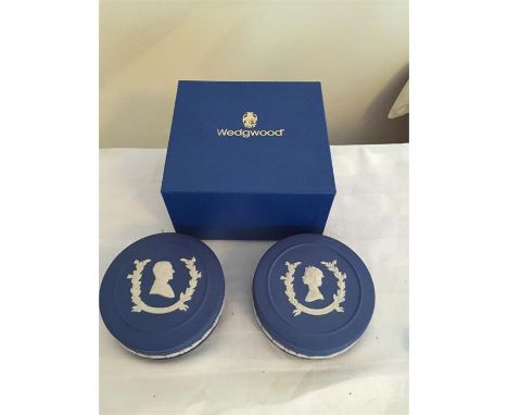 Two Wedgwood lidded Jasper ware trinket boxes commemorating silver jubilee