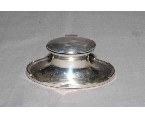 Silver oval desk inkwell, 12cm across, Birmingham circa 1920.