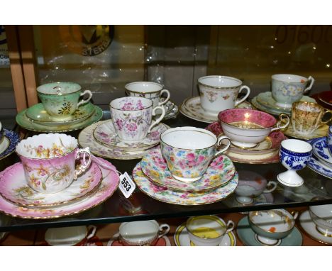 A GROUP OF AYNSLEY AND OTHER TRIOS, CUPS AND SAUCERS, assorted patterns to include a pink rimmed trio printed and tinted with