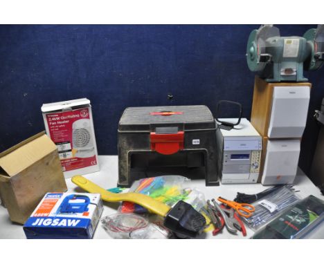 A COLLECTION OF MISCELLANEOUS ITEMS to include a Philips MC50 mini hi-fi (UNTESTED), Kinzo 8E406 bench grinder, oscilating he