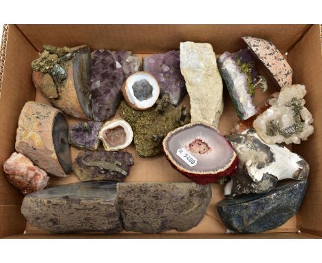 A BOX OF ASSORTED GEODES AND MINERAL SPECIMENS, to include quartz, amethyst and citrine, a various selection of agate, some s