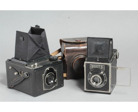 KW Pilot 6 Camera,  in makers case with a KW Box Reflex (2)
