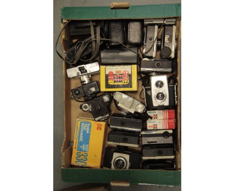 Kodak Instamatic Cameras, a qty, some in original boxes, together with similar cartridge camera examples from other manufactu