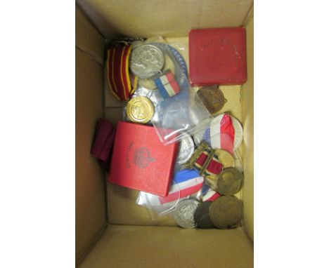 Mixed collection of various non military medals, medallions, etc, inc Gas Light & Coke Company 1912, Red Cross Medal, 1821 Co