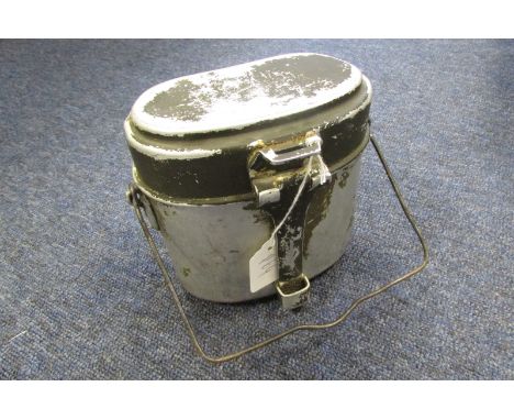 German WW2 Mess tin, base marked to hinge bracket 40% finish