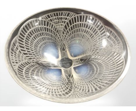 A René Lalique Coquille opalescent glass bowl, signed R Lalique France, diameter 13.5 cm