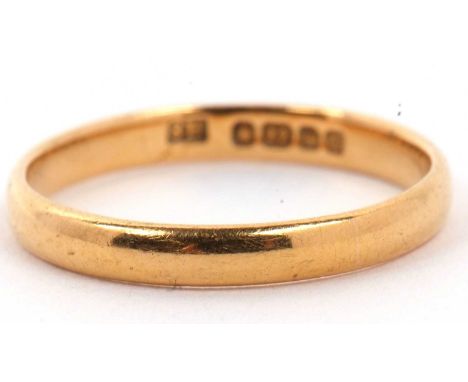 22ct gold wedding ring of plain polished form, hallmarked for Birmingham 1931, g/w 2.2 gms, size M