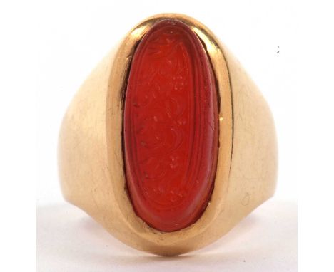 High grade yellow metal and carnelian set ring, the elongated oval shaped carnelian carved with Arabic script, bezel set in a