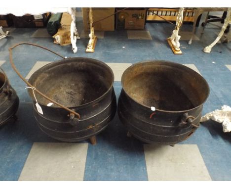 A Pair of Cast Iron Garden Planter in The Form of Cauldrons 40 Cm Diameter. 