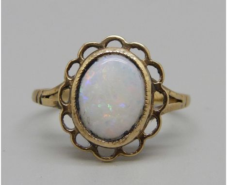 A 9ct gold and opal ring, 1.9g, L 