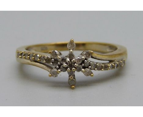 A silver gilt and twenty-one stone diamond ring, S 