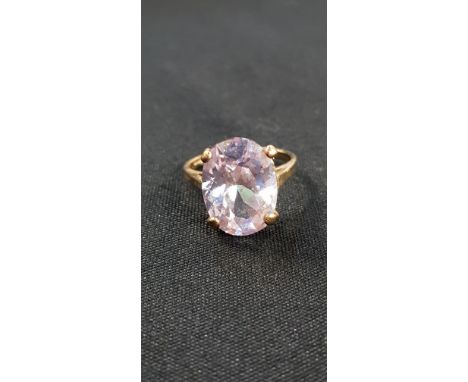 GOLD AND AMETHIST RING