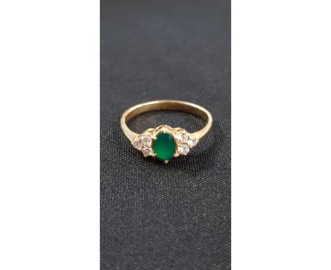 GOLD AND EMERALD RING 