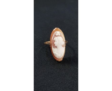 GOLD AND CAMEO RING
