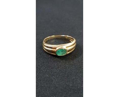 GOLD AND EMERALD RING