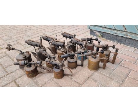 A Governor paraffin blow lamp, five Max Sievert examples and eight other lamps. 