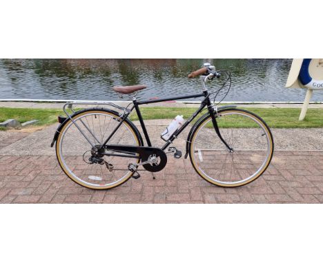 A Bobbin Beat gentleman's seven gear bicycle, with side stand, carrier, front light, rear view mirror, 700-35C tyres, unused 