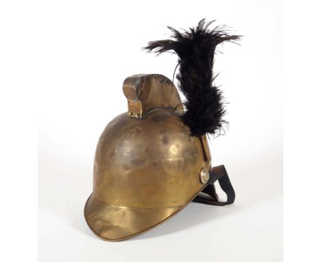 FEUERWEHRHELM, wohl Baden, um 1900,Messing, Hahnenkamm, Holz messingverkleidet, seitlich mit Feder, Reste von Innenfutter und