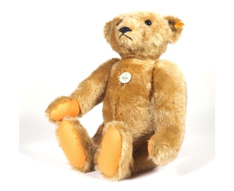 TEDDYBÄR, Herst Steiff/ Giengen a. d. Brenz,Modell "1906 Classic Teddybär", Brummstimme, orig Knopffahne sowie Etikett, H. 52