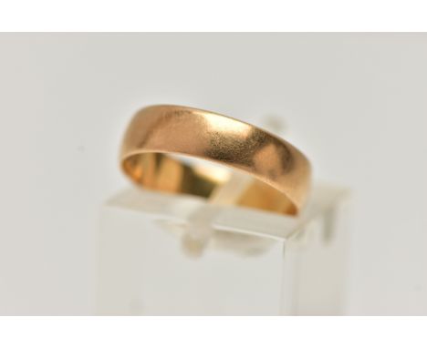 A POLISHED 18CT GOLD BAND RING, band width approximately 4.7mm, hallmarked 18ct Birmingham, ring size L centre, approximate g