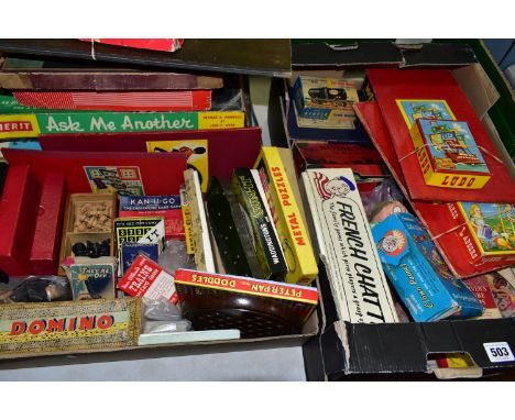 A QUANTITY OF ASSORTED VINTAGE TOYS, GAMES AND PUZZLES ETC., to include Waddington's Ideal Home Kit, Chad Valley Pictures in 