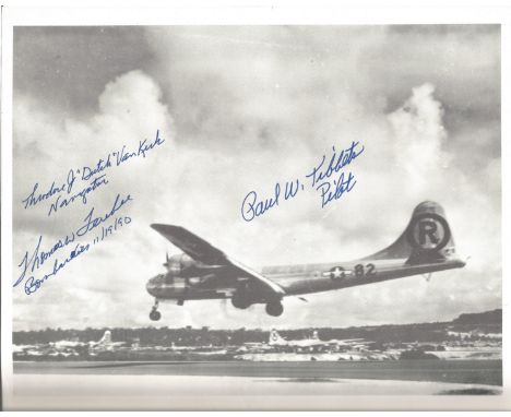 Photo Enola Gay Signed Crew Paul Tibbets Pilot, Dutch Van Virk, Tom Ferebee. drop the Atomic Bomb on Hiroshima. Black &amp; W