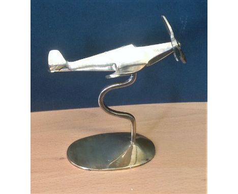 Battle of Britain Spitfire desk ornament in solid brass. A lovely vintage WWII spitfire desk ornament made of solid brass bas