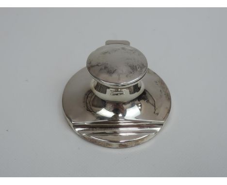 An Edwardian Chester Silver Combined Inkwell & Pen Rest, with Hinged Cover and Ceramic Well - Hallmarked for Chester 1908 by 