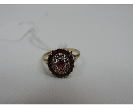 9ct Yellow Gold Garnet Ring 