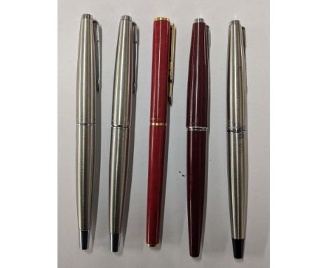 Five Parker fountain pens to include a red marbled pen with arrow clipLocation: 