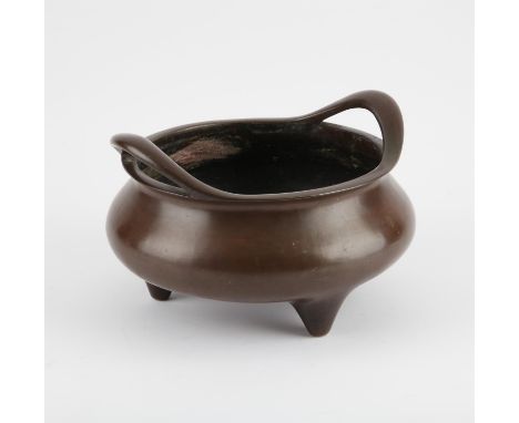 A Large Chinese Bronze Two Handled Censer. Qing dynasty. The Mark reads Chongzhen, Yihai Yun Tai Zhuren Zhi. Yun Tai referrin
