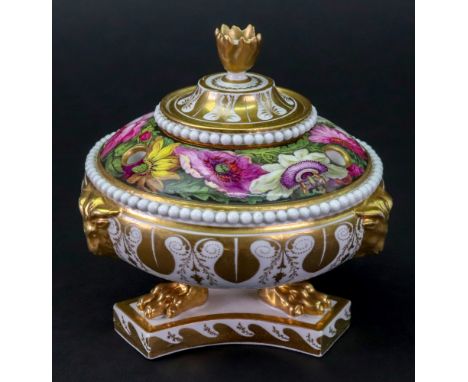 A good Barr, Flight Barr, Worcester circular inkwell, well and cover, circa 1810, the top part well painted with a band of fl
