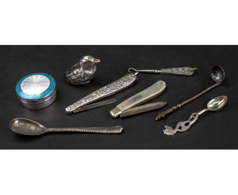 An Edwardian silver novelty pin cushion, Levi &amp; Salaman, Birmingham 1906, a small circular silver box, Birmingham 1909, w