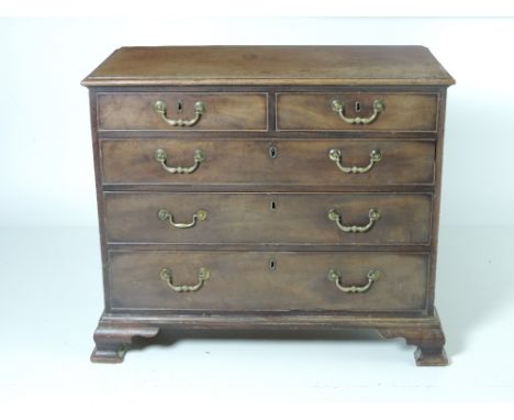 A very good George III, c. 1790 mahogany Chest of Drawers, of small proportions, the moulded top over two short and three lon