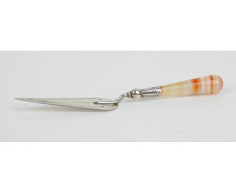 CRISFORD & NORRIS; an early 20th century silver trowel shaped bookmark with agate handle for American market, length 10cm.