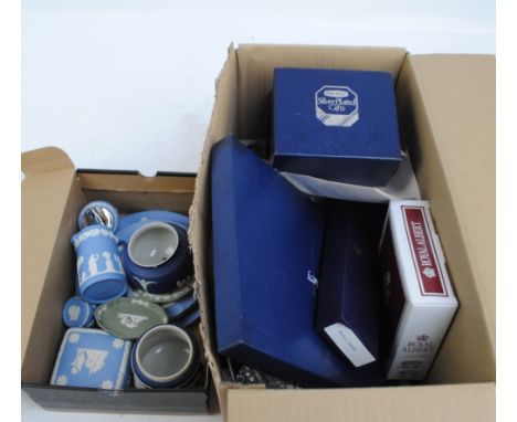 A mixed lot of ceramics to include a quantity of blue and green Wedgwood jasperware, collector's and decorative plates by Roy