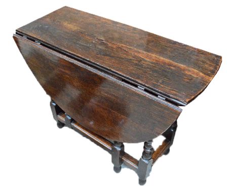 A late 17th century oak gateleg dropleaf table, the single frieze drawer set with fruitwood knob and bobbin turned and block 