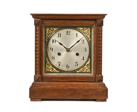An Edwardian oak cased mantle clock, with two train spring driven movement.  Height 26.5 cm, width 24 cm.