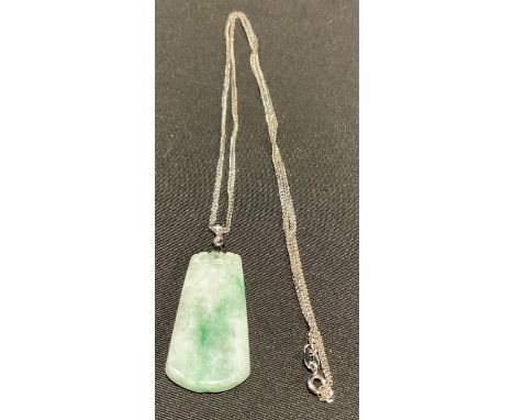 A Chinese jade pendant 