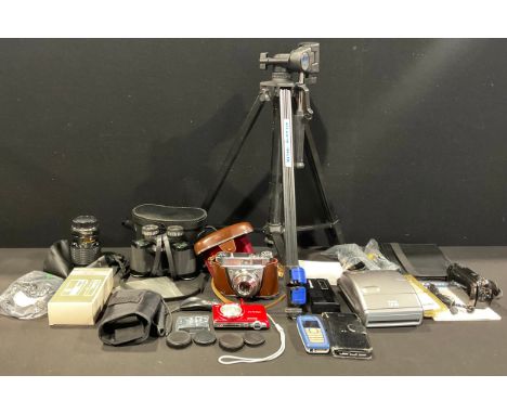 Assorted cameras, accessories, a Samsung tablet; qty