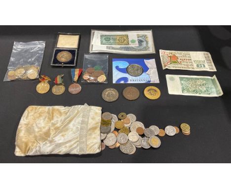 Coins - a Royal Mint silver bullion £2 Britannia coin, 2003, sealed; other coins, banknotes and civic medallions