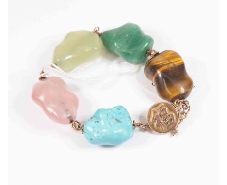 A 14ct gold clasped hardstone bracelet with Chinese good luck symbol, length approx 8.5''