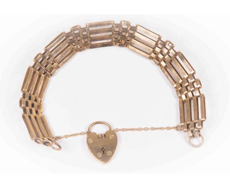 A 9ct goldfour link  gate bracelet, for link, padlock clasp, total weight approx 16.3gms
