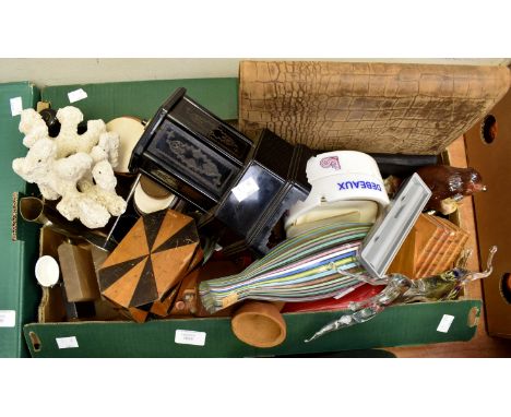General collectors lot; glass, ceramic, cigarette box, advertising ashtray and others