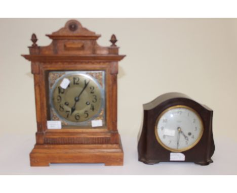 An oak cased brass faced mantle clock, together with Smiths of Enfield maple veneered cased mantle clock (2)