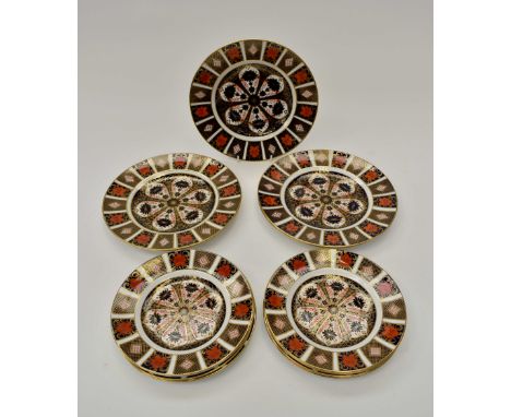 Royal Crown Derby Imari pattern plates, eight plates approx 21cm diameter, and five plates approx 27cm diameter (13)Condtion: