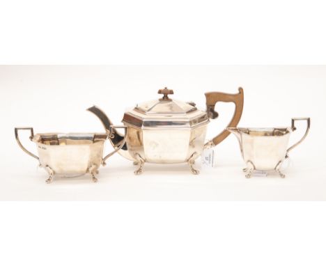 Three piece silver tea service, Sheffield 1938, Emile Viner, total gross weight approx 962gms/30.9ozt
